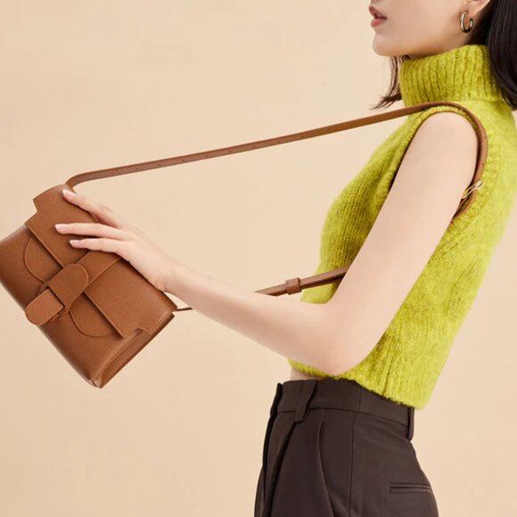 Senreve Aria Belt Bag Chestnut Pebbled Leather with Gold Chain - Picture 13 of 14